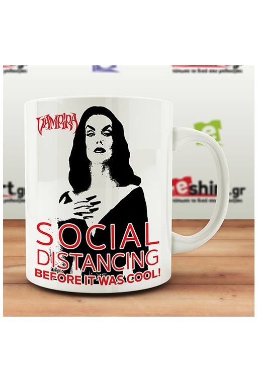 Κούπα με το γκοθικ icon Vampira - Social Distancing before it was cool